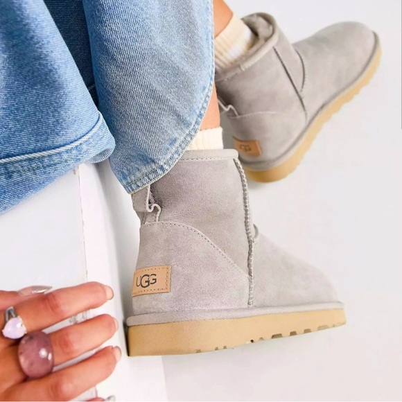 UGG Shoes - UGG MINI CLASSIC II BOOTS RARE GOAT SIZE 7 ‘ONLY ONE ☝️ LEFT’